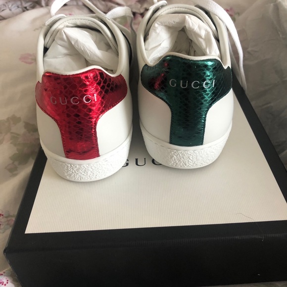 Brand new Gucci Bee Sneakers - Picture 5 of 8